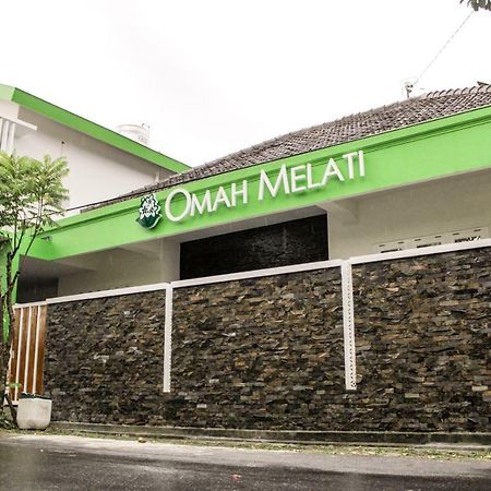 Omah Melati - Vacation Home Surakarta  외부 사진